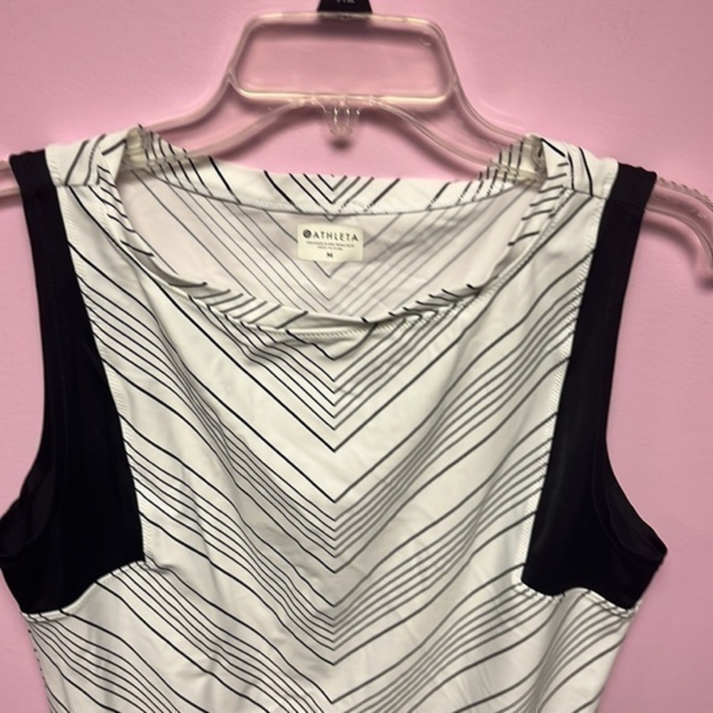 Athleta Chevron‎ Rashgaurd Tank - Picture 4 of 5